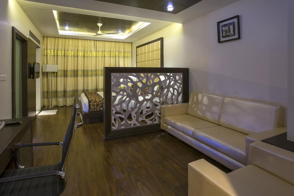 Отель Ravi Residency Morbi Номер фото