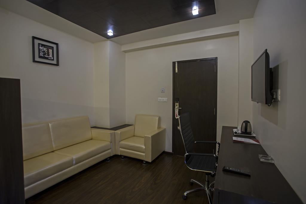 Отель Ravi Residency Morbi Номер фото