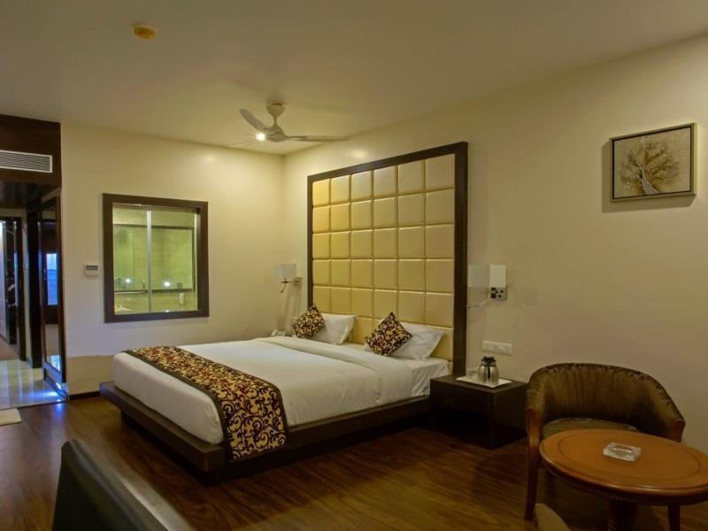Отель Ravi Residency Morbi Экстерьер фото
